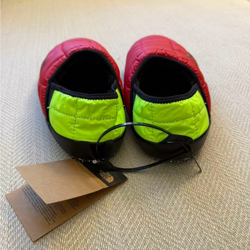 Brand New! North Face’s Men’s Thermoball Green and Red Shoes! Size 8, 9, and 11 - Picture 6 of 8